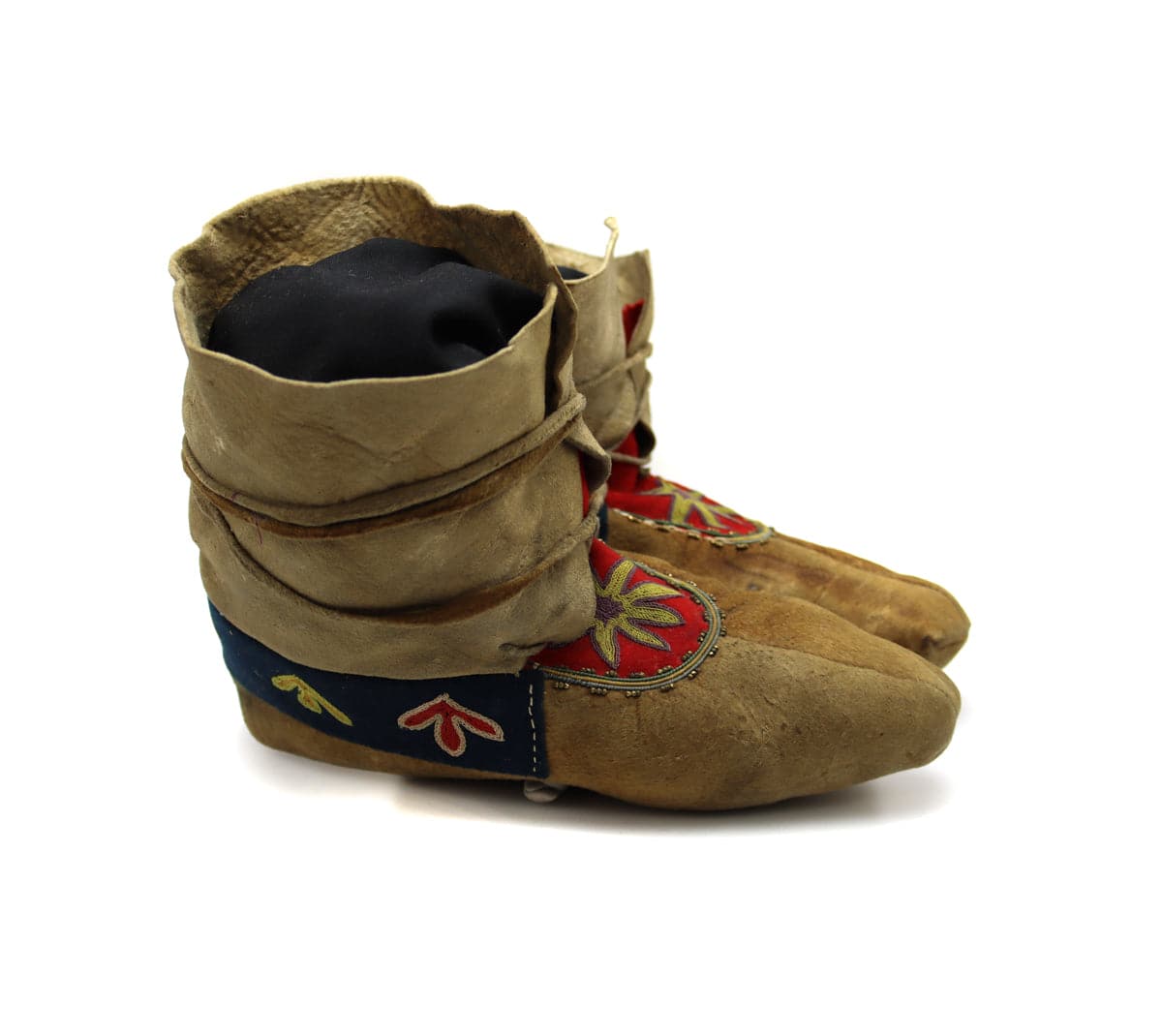 Athabaskan Leather, Trade Cloth, and Beaded Moccasins c. 1890-1900s, 6.75" x 9.5" (DW92323A-0421-001) 2
