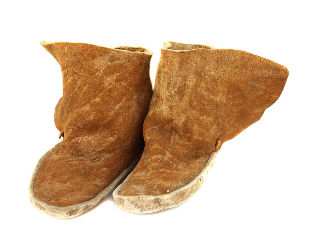 Navajo Leather Child's Moccasins c. 1940-60s, 6.5" x 4.5" x 2.5" (M1844) 